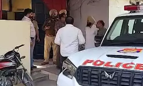 प्रेम प्रसंग पर आपत्ति जताने पर पिता पर बेटी को नहर में फेंकने का आरोप
