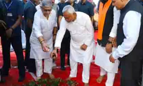 Bihar: नीतीश कुमार ने मुंगेर में मदर डेयरी प्लांट की आधारशिला रखी