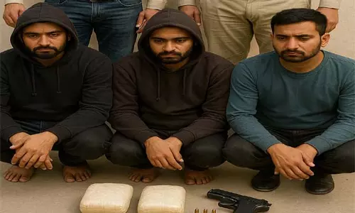 पुलिस ने तीन नशा तस्करों को दबोचा, हेरोइन और पिस्तौल बरामद