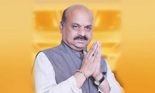 बसवराज बोम्मई ने सिद्धारमैया पर निशाना साधा: विकासशील CM से ज़्यादा राजनीतिक मुख्यमंत्री बसवराज बोम्मई ने सिद्धारमैया पर निशाना साधा: विकासशील CM से ज़्यादा राजनीतिक मुख्यमंत्री