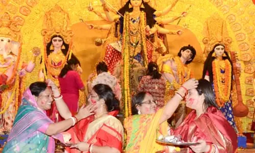 कोलकाता पुलिस ने रेड रोड दुर्गा पूजा तैयारियां शुरू की