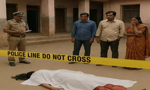स्कूल से महिला का शव बरामद, इलाके में सनसनी