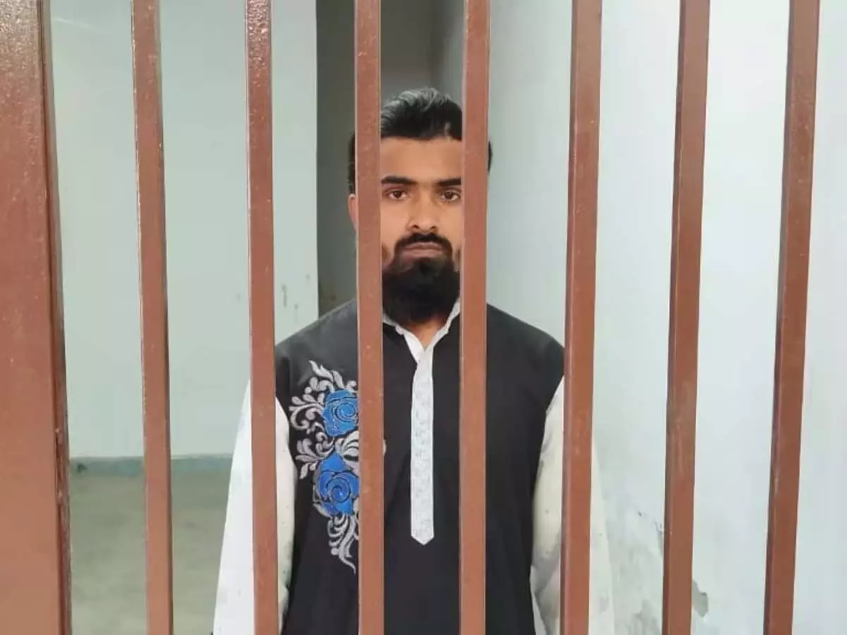 जुलूस निकालने बनाया ADM के नाम फर्जी अनुमति लेटर, युवक गिरफ्तार जुलूस निकालने बनाया ADM के नाम फर्जी अनुमति लेटर, युवक गिरफ्तार
