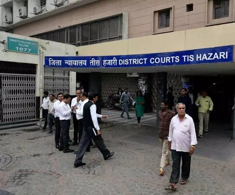 अंडरगारमेंट्स में व्यक्ति ने दिल्ली कोर्ट की वर्चुअल सुनवाई में बाधा डाली अंडरगारमेंट्स में व्यक्ति ने दिल्ली कोर्ट की वर्चुअल सुनवाई में बाधा डाली