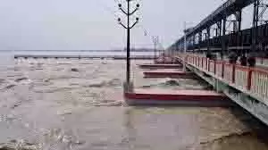 Bihar : बढ़ते जलस्तर के कारण कोसी नदी के 25 गेट खोले गए Bihar : बढ़ते जलस्तर के कारण कोसी नदी के 25 गेट खोले गए