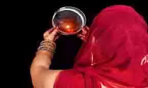 Karwa Chauth Vrat Katha: करवा चौथ पर पढ़ें ये कथा, तभी मिलेगा व्रत का लाभ Karwa Chauth Vrat Katha: करवा चौथ पर पढ़ें ये कथा, तभी मिलेगा व्रत का लाभ