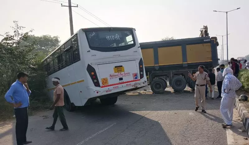 Haryana : बस-ट्रक की टक्कर में 40 घायल Haryana : बस-ट्रक की टक्कर में 40 घायल