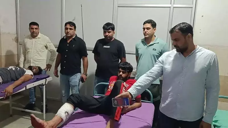 CRPF कर्मी हत्या मामले में वांछित दो लोग मुठभेड़ के बाद गिरफ्तार CRPF कर्मी हत्या मामले में वांछित दो लोग मुठभेड़ के बाद गिरफ्तार