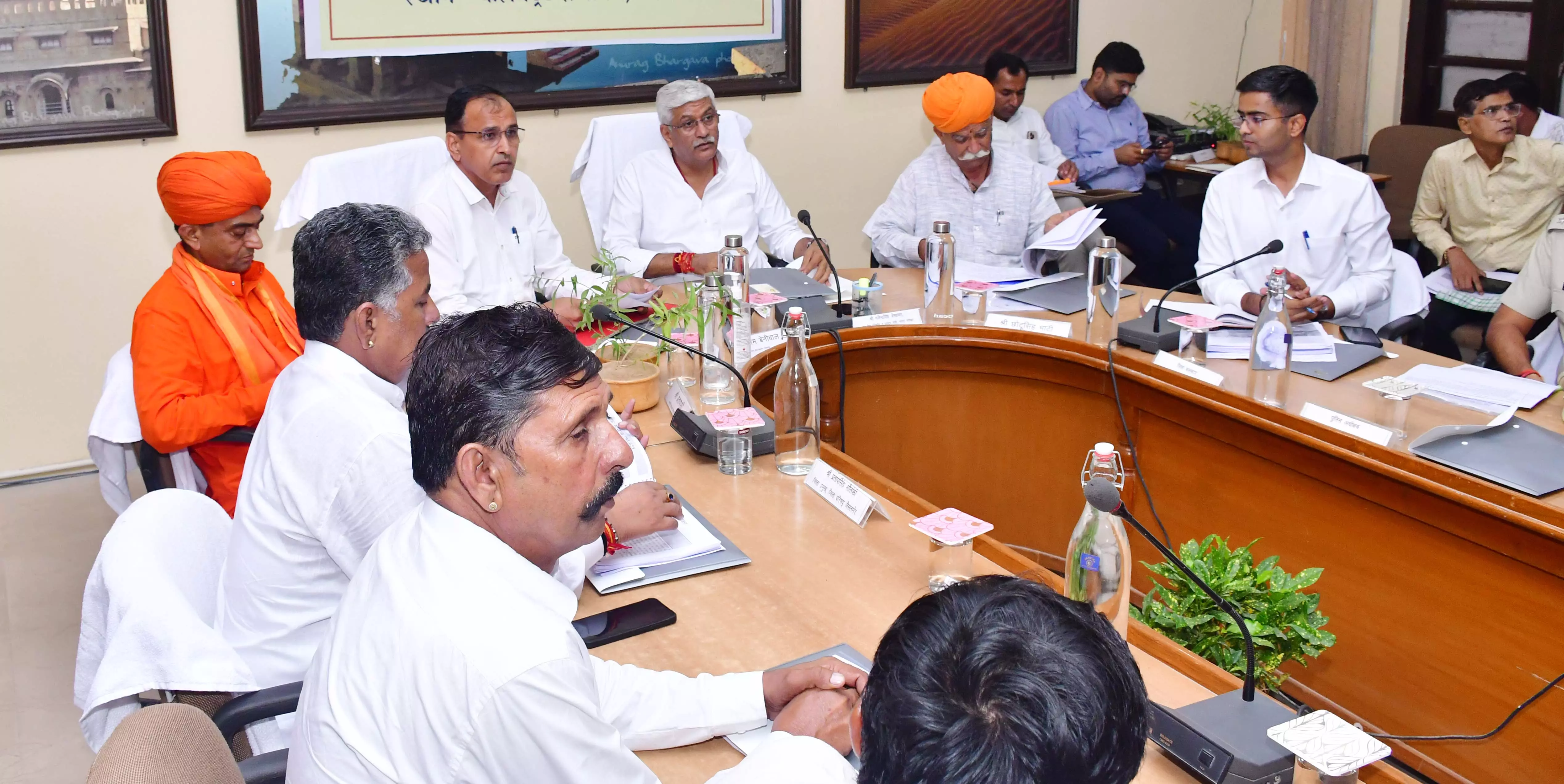 Jaipur: पेयजल, स्वास्थ्य, सड़क और आवास जैसी योजनाओं की समीक्षा हुई Jaipur: पेयजल, स्वास्थ्य, सड़क और आवास जैसी योजनाओं की समीक्षा हुई