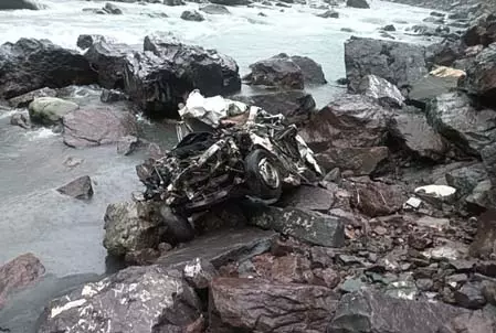 भीषण सड़क हादसा, चालक की मौत भीषण सड़क हादसा, चालक की मौत