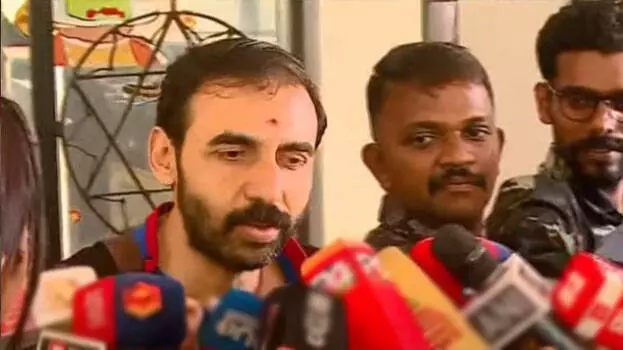 Kerala : उन्नीकृष्णन पोट्टी ने पूछताछ के बाद मीडिया को दिया जवाब Kerala : उन्नीकृष्णन पोट्टी ने पूछताछ के बाद मीडिया को दिया जवाब