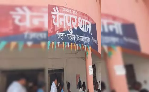 बुजुर्ग की गला रेतकर हत्या, शौचालय से बरामद हुआ शव, बेटा-बहू हिरासत में बुजुर्ग की गला रेतकर हत्या, शौचालय से बरामद हुआ शव, बेटा-बहू हिरासत में