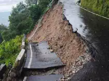West Bengal: भूस्खलन त्रासदी, दार्जिलिंग में 14 की जान गई West Bengal: भूस्खलन त्रासदी, दार्जिलिंग में 14 की जान गई