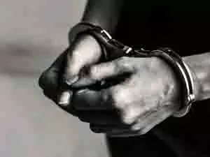 MP: बच्चों को जहरीली खांसी की दवा देने वाले डॉक्टर गिरफ्तार MP: बच्चों को जहरीली खांसी की दवा देने वाले डॉक्टर गिरफ्तार