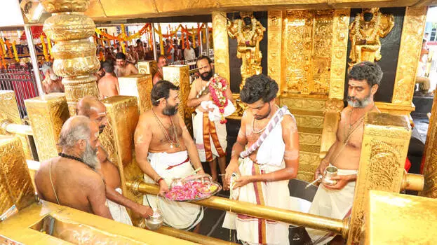 Kerala: सबरीमाला स्वर्ण घोटाले में सतर्कता विभाग ने दस्तावेज़ ज़ब्त किए Kerala: सबरीमाला स्वर्ण घोटाले में सतर्कता विभाग ने दस्तावेज़ ज़ब्त किए