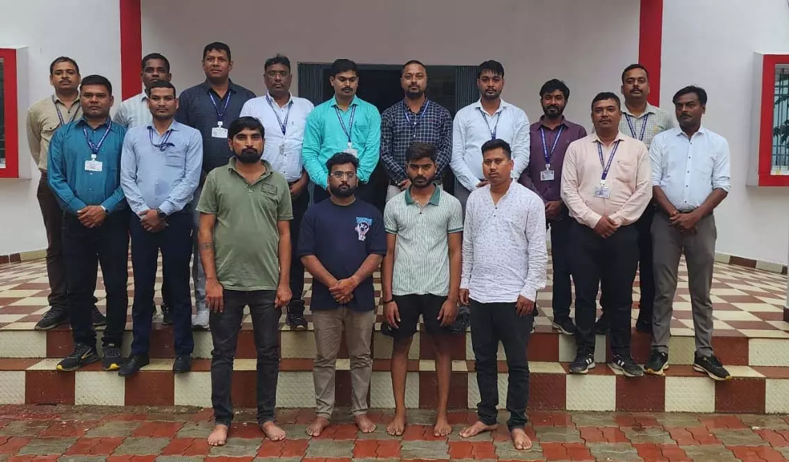 चीन में बैठे ठगों से लिंक, रायपुर पुलिस ने 4 सहयोगी फ्रॉड को पकड़ा चीन में बैठे ठगों से लिंक, रायपुर पुलिस ने 4 सहयोगी फ्रॉड को पकड़ा