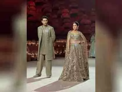 Sara-Ibrahim ने अभिनव मिश्रा के लिए पहली रैंप वॉक में दिखाया जलवा Sara-Ibrahim ने अभिनव मिश्रा के लिए पहली रैंप वॉक में दिखाया जलवा