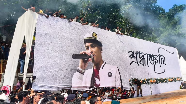 Assam के राज्यपाल ने जुबीन गर्ग की मौत की जांच के लिए एक सदस्यीय आयोग का गठन किया Assam के राज्यपाल ने जुबीन गर्ग की मौत की जांच के लिए एक सदस्यीय आयोग का गठन किया