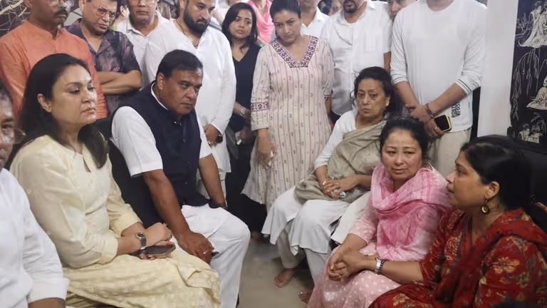Assam : जुबीन की दूसरी पोस्टमार्टम रिपोर्ट पत्नी गरिमा को सौंपी गई Assam : जुबीन की दूसरी पोस्टमार्टम रिपोर्ट पत्नी गरिमा को सौंपी गई