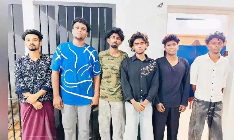 Kerala : युवक को कमरे में बंद कर पीटने के आरोप में छह लोग गिरफ्तार Kerala : युवक को कमरे में बंद कर पीटने के आरोप में छह लोग गिरफ्तार