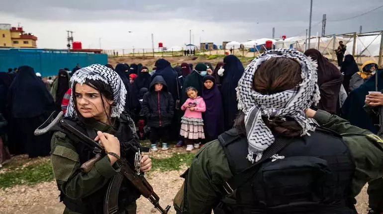 ISIS से लड़ने वाली महिलाएं अब समानता के लिए दमिश्क से लड़ रही ISIS से लड़ने वाली महिलाएं अब समानता के लिए दमिश्क से लड़ रही