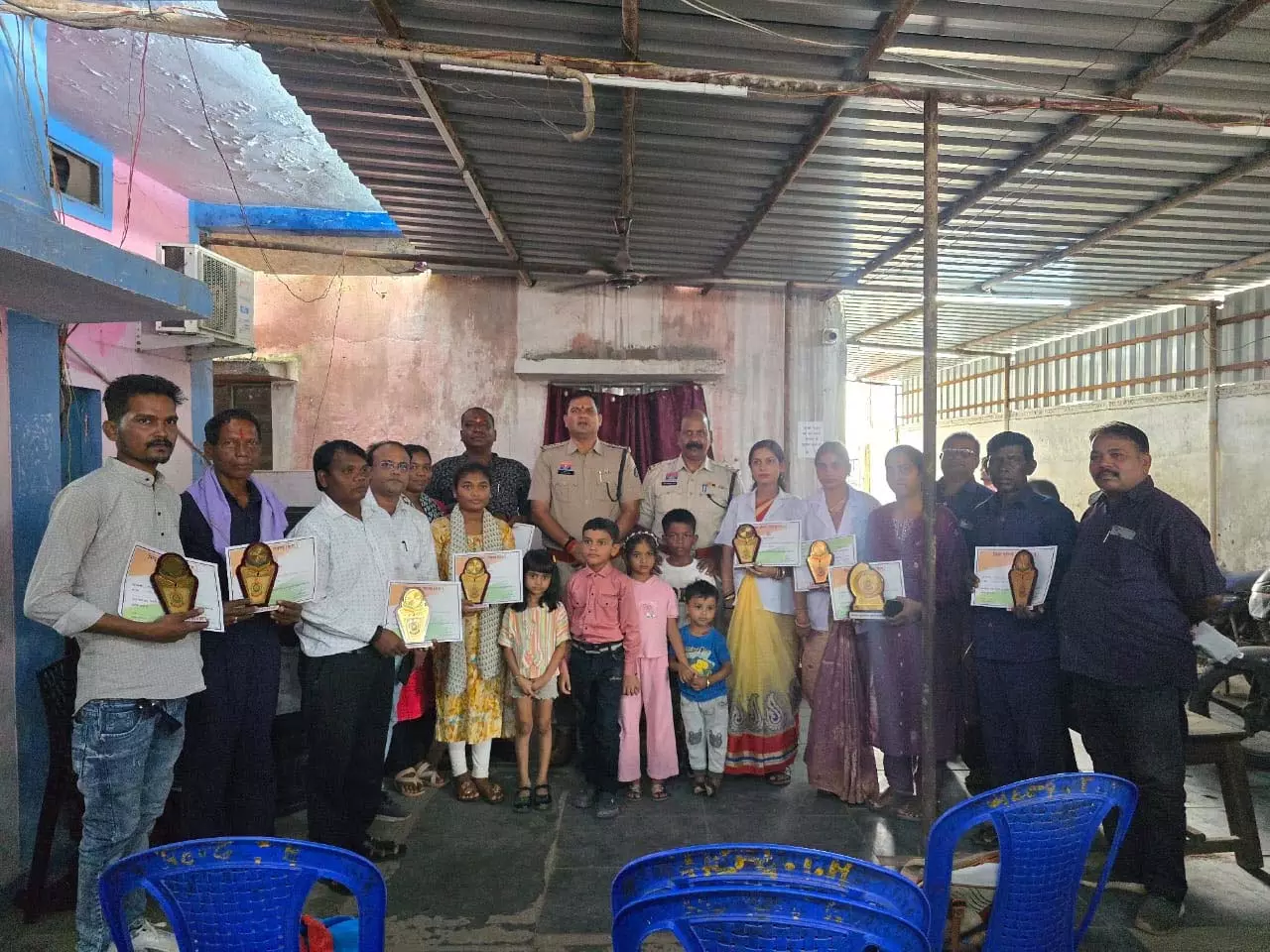 जूटमिल थाना में कोटवारों की बैठक और सम्मान समारोह जूटमिल थाना में कोटवारों की बैठक और सम्मान समारोह