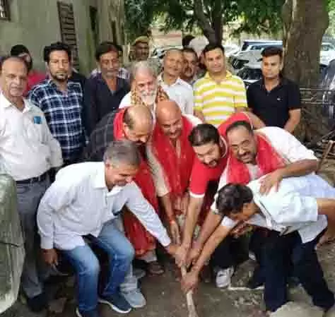 Yudhveer ने वार्ड 10 में गली और नाली के उन्नयन कार्य का शुभारंभ किया Yudhveer ने वार्ड 10 में गली और नाली के उन्नयन कार्य का शुभारंभ किया