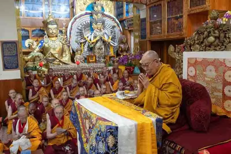 मनुष्य मूलतः एक जैसे हैं, सभी सुख चाहते हैं: Dalai Lama मनुष्य मूलतः एक जैसे हैं, सभी सुख चाहते हैं: Dalai Lama