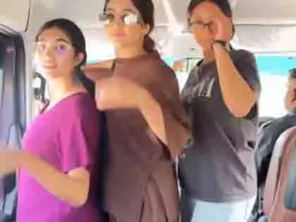 Shivangi Joshi: शादी के बाद की तस्वीरें, आधी बंद आँखों और खुश दिल के साथ Shivangi Joshi: शादी के बाद की तस्वीरें, आधी बंद आँखों और खुश दिल के साथ