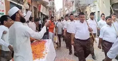 संघ शताब्दी वर्ष : मुजफ्फरनगर में भव्य पथ संचलन, मुस्लिम समुदाय ने बरसाए फूल संघ शताब्दी वर्ष : मुजफ्फरनगर में भव्य पथ संचलन, मुस्लिम समुदाय ने बरसाए फूल