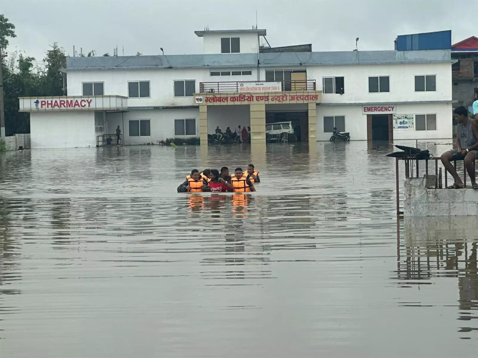 नेपाल में दो दिनों की बारिश से आई आपदा में मरने वालों की संख्या बढ़कर 40 हो गई नेपाल में दो दिनों की बारिश से आई आपदा में मरने वालों की संख्या बढ़कर 40 हो गई