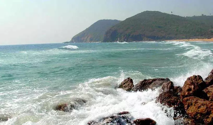 Visakhapatnam समुद्र तट पर दो विदेशी नागरिक बहकर आये! Visakhapatnam समुद्र तट पर दो विदेशी नागरिक बहकर आये!
