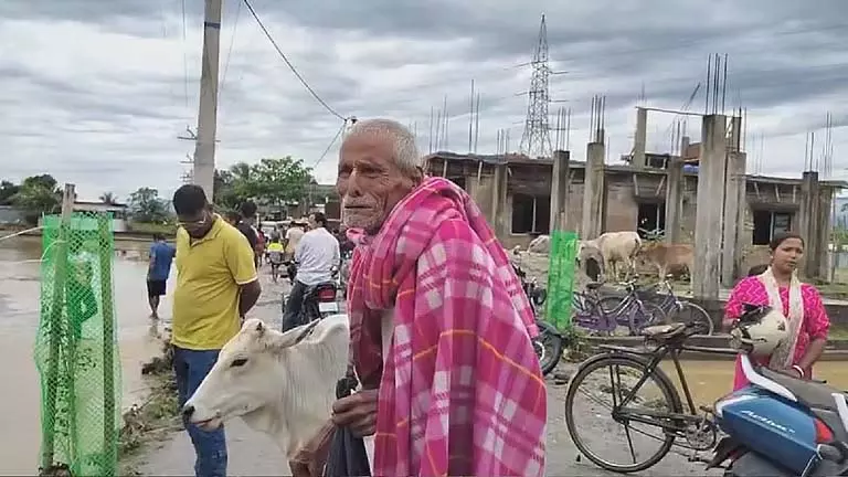 भारी बारिश से Siliguri तबाह, कई इलाके जलमग्न, सैकड़ों बेघर भारी बारिश से Siliguri तबाह, कई इलाके जलमग्न, सैकड़ों बेघर