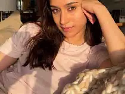 धूप में प्यारी Shraddha Kapoor, मिस्ट्री फोटोग्राफर को कहा धन्यवाद धूप में प्यारी Shraddha Kapoor, मिस्ट्री फोटोग्राफर को कहा धन्यवाद