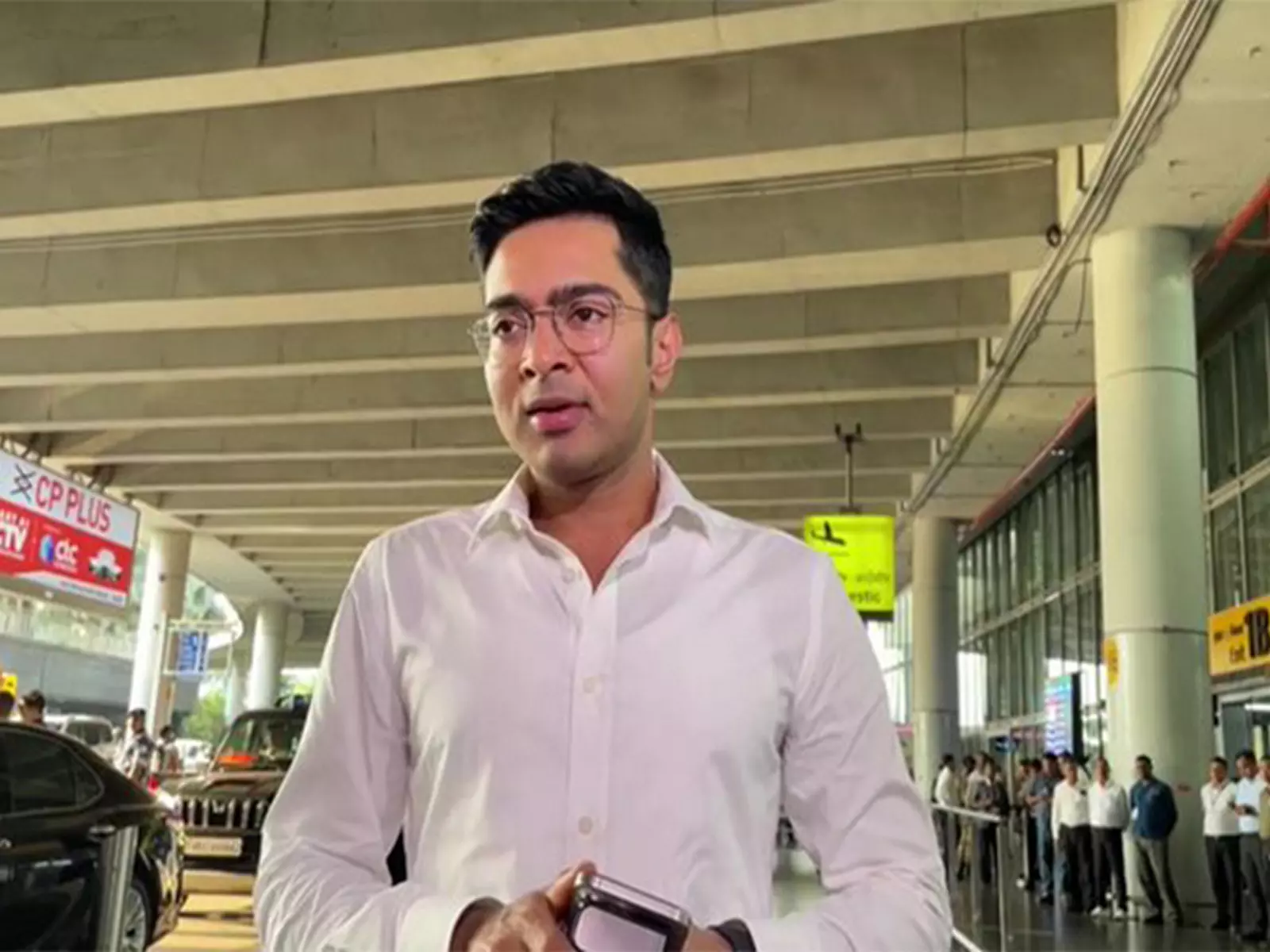 दार्जिलिंग भूस्खलन पर अभिषेक बनर्जी ने TMC कार्यकर्ताओं से राहत कार्य में शामिल होने का किया आग्रह दार्जिलिंग भूस्खलन पर अभिषेक बनर्जी ने TMC कार्यकर्ताओं से राहत कार्य में शामिल होने का किया आग्रह