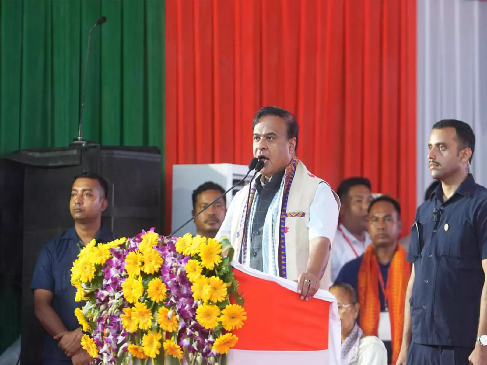 असम CM सरमा BTC की 5वीं कार्यकारी परिषद के शपथ ग्रहण समारोह में हुए शामिल असम CM सरमा BTC की 5वीं कार्यकारी परिषद के शपथ ग्रहण समारोह में हुए शामिल