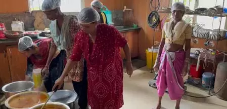 गुजरात: ‘लखपति दीदी योजना’ से डांग की महिला वंदनाबेन बनीं आत्मनिर्भर गुजरात: ‘लखपति दीदी योजना’ से डांग की महिला वंदनाबेन बनीं आत्मनिर्भर