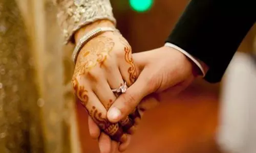पिता ने शादीशुदा बेटियों को घर से भगाया, पति बदलने का अजीब मामला