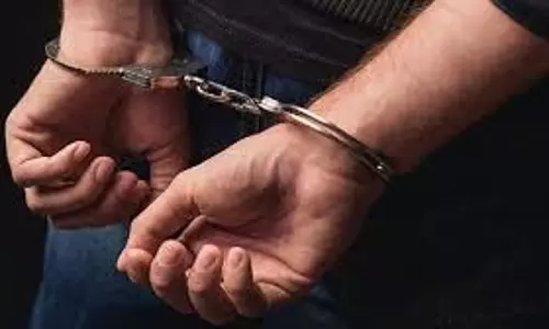 Unnao: किसान से 76,000 रुपये लूटकर भागा बदमाश मुठभेड़ में गिरफ्तार Unnao: किसान से 76,000 रुपये लूटकर भागा बदमाश मुठभेड़ में गिरफ्तार