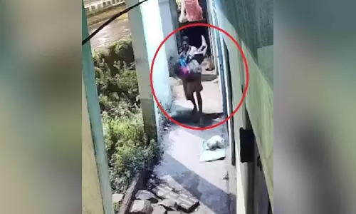 सड़क किनारे खड़ी महिला का ट्रक ड्राइवर ने किया था अपहरण, अब पकड़ाया सड़क किनारे खड़ी महिला का ट्रक ड्राइवर ने किया था अपहरण, अब पकड़ाया