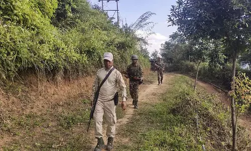 Manipur में हथियारों का जखीरा बरामद, छह उग्रवादी गिरफ्तार Manipur में हथियारों का जखीरा बरामद, छह उग्रवादी गिरफ्तार