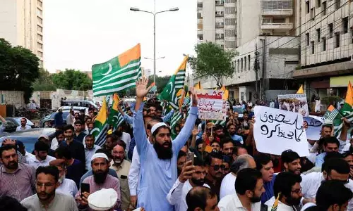 पीओके हिंसा के बाद पाक सरकार ने झुकी, प्रदर्शनकारियों की 21 मांगें मानीं पीओके हिंसा के बाद पाक सरकार ने झुकी, प्रदर्शनकारियों की 21 मांगें मानीं