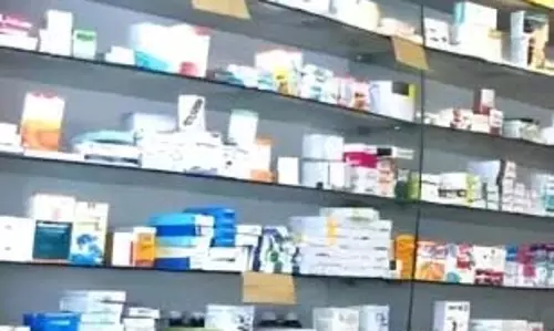 डिग्री बिना मरीजों को इंजेक्शन लगा रहा था संचालक, मेडिकल दुकान सील
