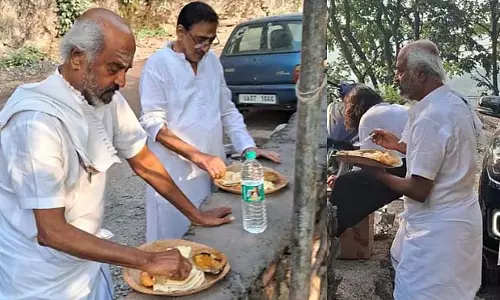 Rajinikanth हिमालय की यात्रा पर Rajinikanth हिमालय की यात्रा पर
