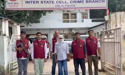 पैरोल से भागने वाला हत्यारोपी गिरफ्तार, आधुनिक पिस्तौल बरामद