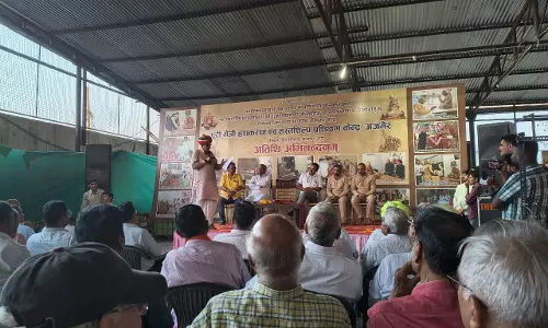 Jaipur: नगरीय निकाय मंत्री ने किया अजमेर में हथकरघा केंद्र का अवलोकन Jaipur: नगरीय निकाय मंत्री ने किया अजमेर में हथकरघा केंद्र का अवलोकन