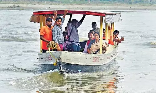 मुख्यमंत्री रेखा गुप्ता ने छठ पूजा के लिए यमुना की तैयारियों की समीक्षा की मुख्यमंत्री रेखा गुप्ता ने छठ पूजा के लिए यमुना की तैयारियों की समीक्षा की