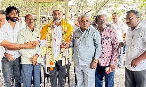 लोगों की सेवा के लिए हमेशा तत्पर: Katti लोगों की सेवा के लिए हमेशा तत्पर: Katti