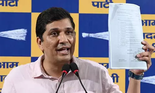 दिल्ली के सरकारी अस्पतालों में सर्जिकल उपकरणों और दस्तानों की कमी: आप