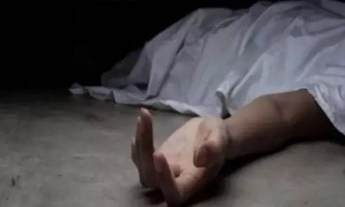 लड़की की लाश फंदे में मिली, लापता थी दो दिन से लड़की की लाश फंदे में मिली, लापता थी दो दिन से